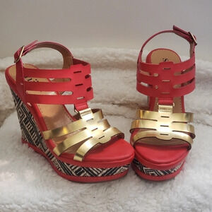 Shi by JOURNEYS. Size 6. Red/Gold